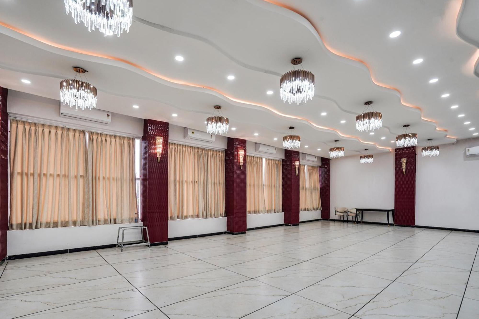 Townhouse Amanaka Formerly Hotel City Pride Rāipur Eksteriør bilde