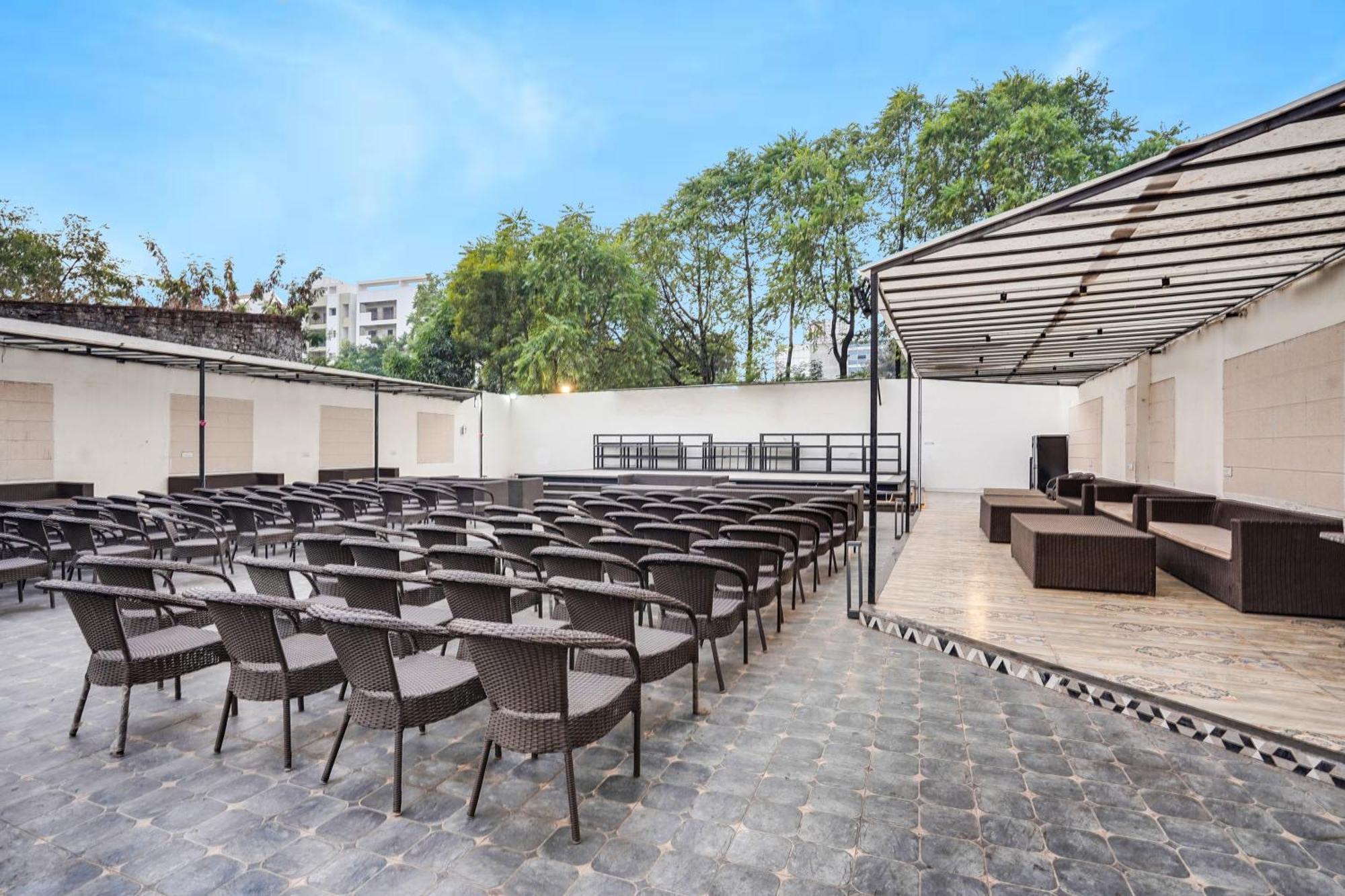 Townhouse Amanaka Formerly Hotel City Pride Rāipur Eksteriør bilde